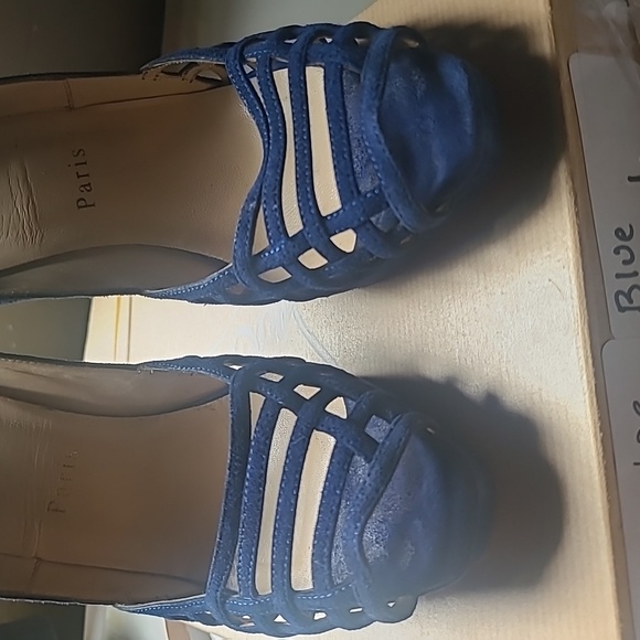 Christian Louboutin - Picture 2 of 8